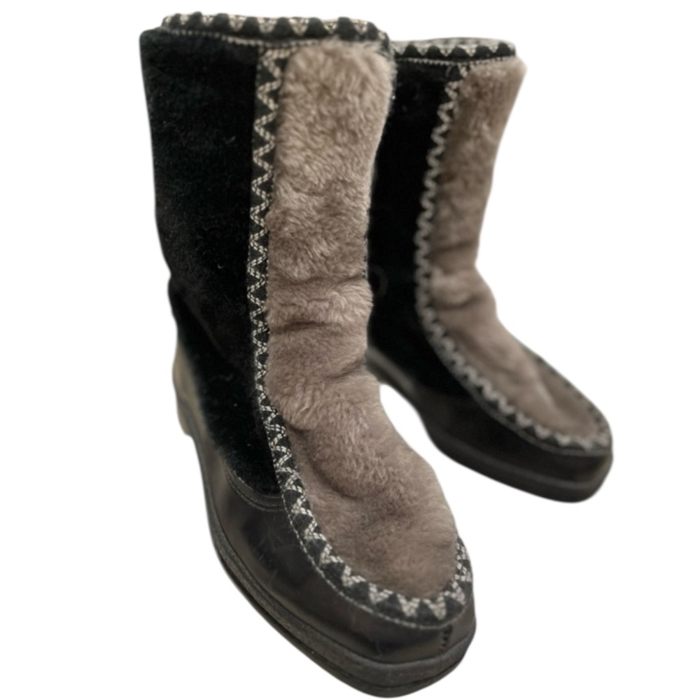 SNOWLAND Vintage 70's Sherpa Winter Boots in Faux Fur Size 8 -- VINTAGE QUEEN!!!